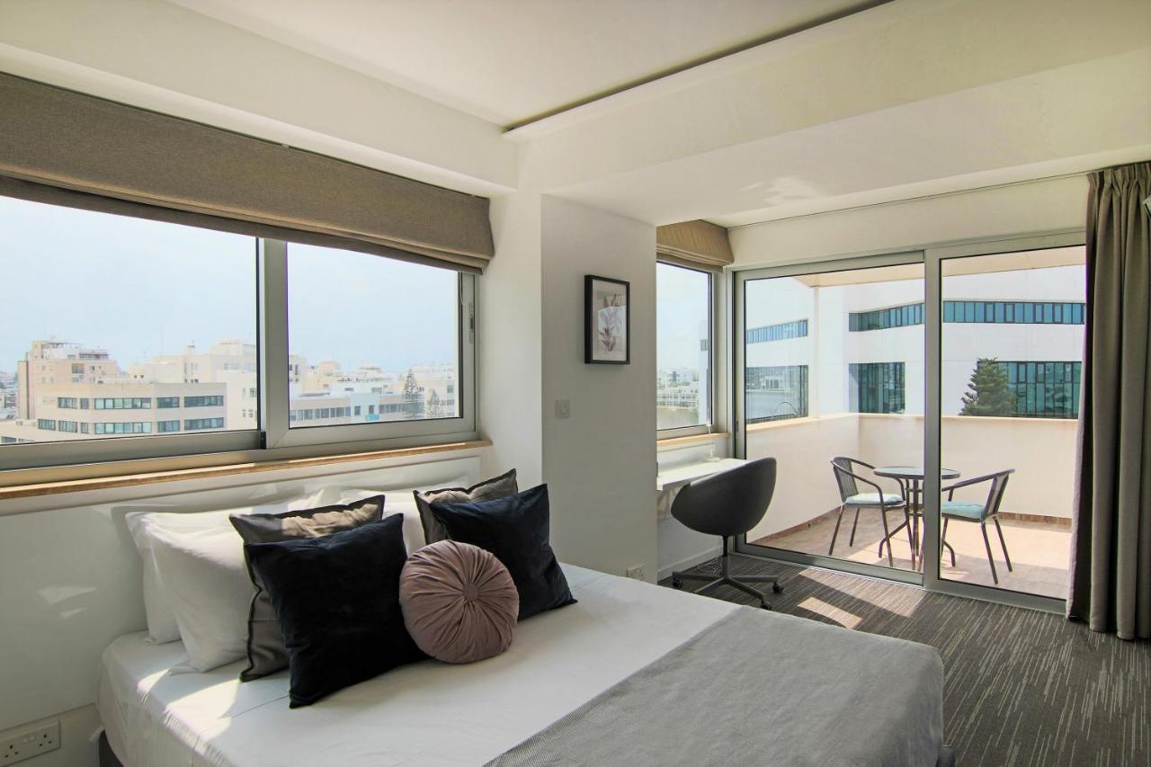 Phaedrus Living: Luxury 507 Apartment
